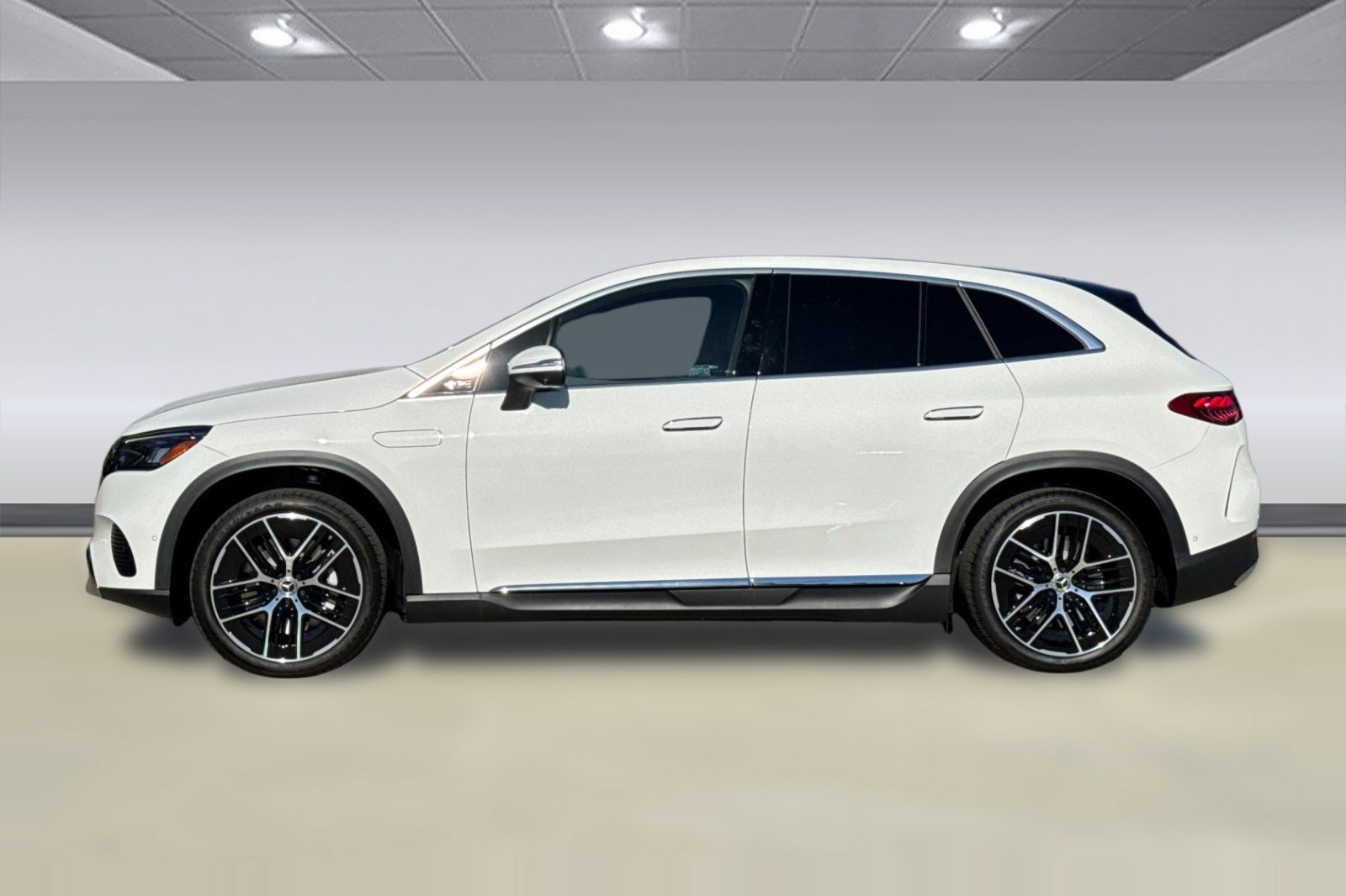 Used 2026 Mercedes-Benz EQE 320 4MATIC SUV image 2