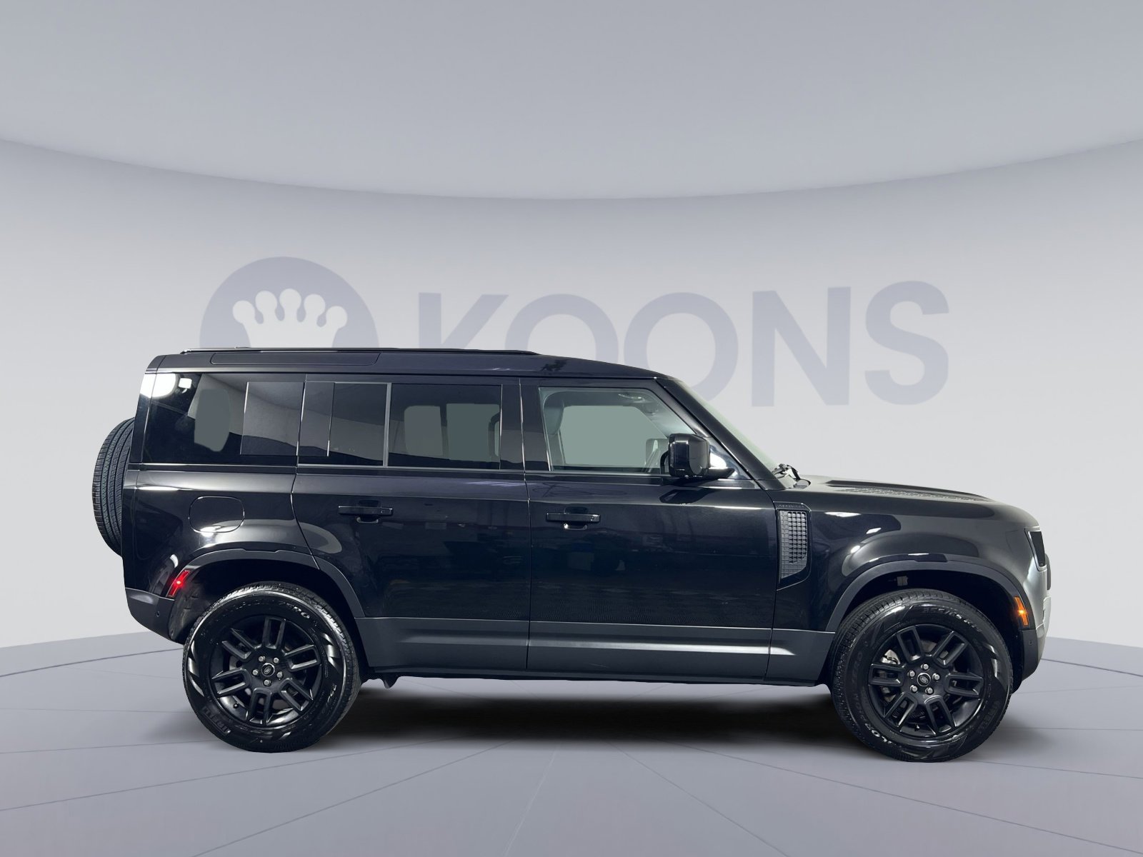 Used 2025 Land Rover Defender 110 S image 8