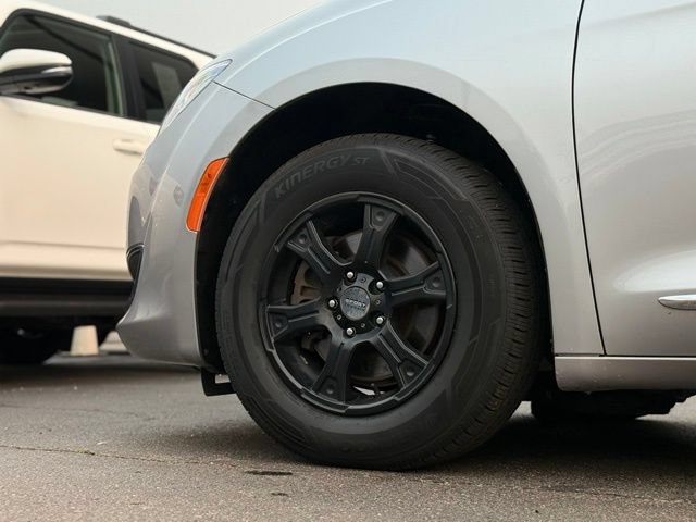 Used 2019 Chrysler Pacifica Touring-L FWD image 38