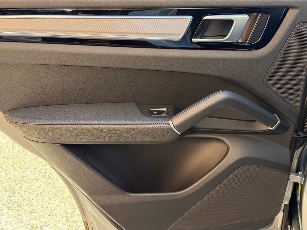 Certified 2023 Porsche Cayenne w/ Premium Package AWD/4WD image 19