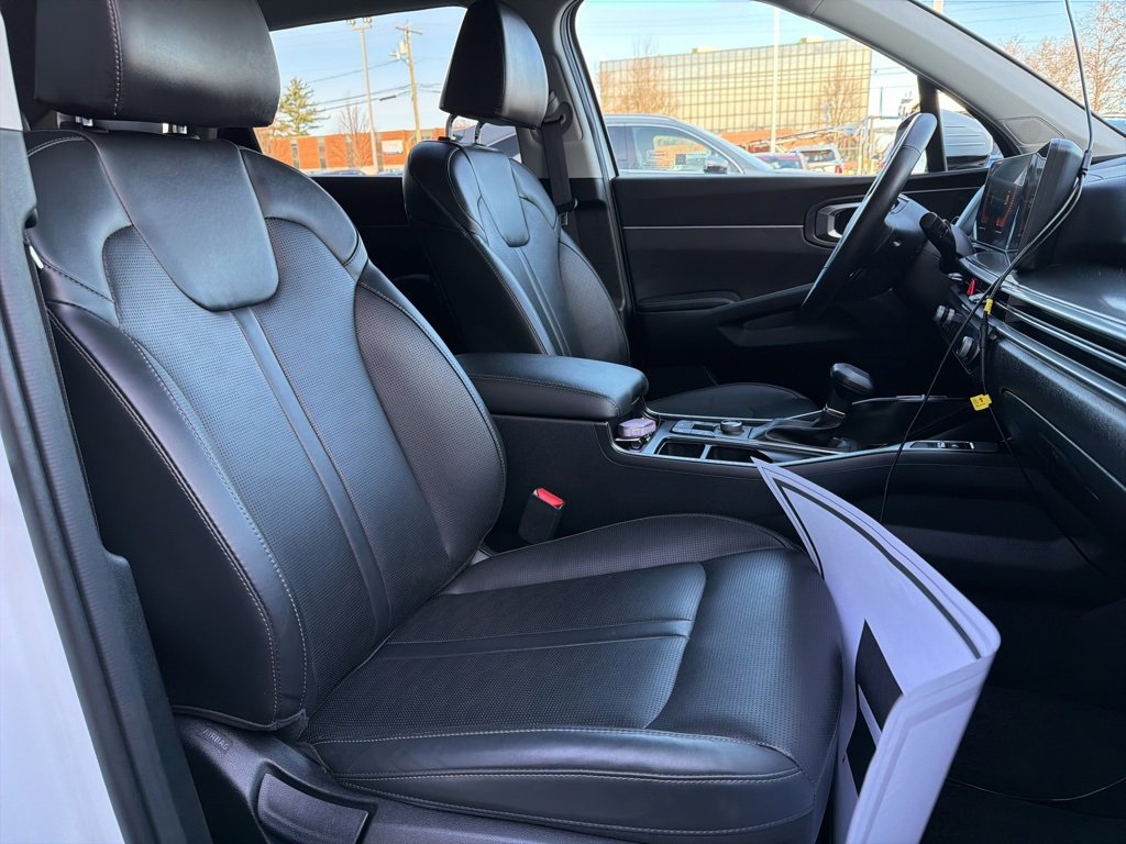 Certified 2025 Kia Sorento S image 14