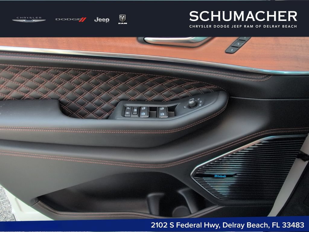 New 2025 Jeep Grand Cherokee Summit AWD/4WD image 14