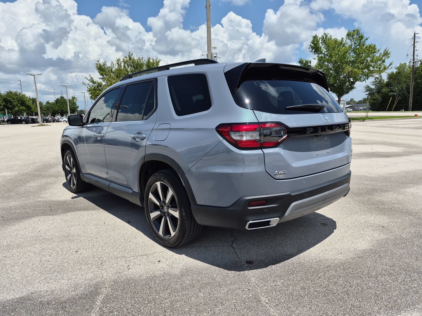 Used 2023 Honda Pilot Touring image 4