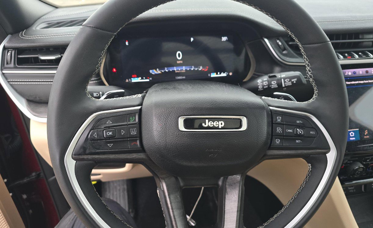 Used 2024 Jeep Grand Cherokee L Limited w/ Luxury Tech Group II AWD/4WD image 8
