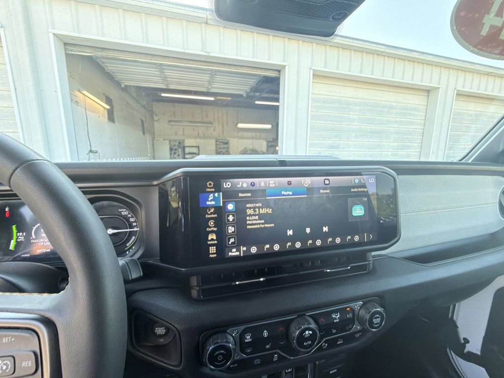 Used 2024 Jeep Wrangler Unlimited w/ Convenience Group AWD/4WD image 16