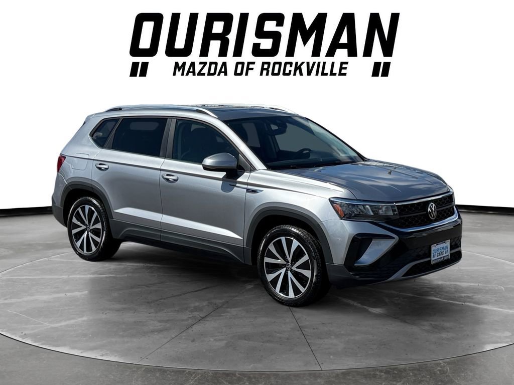 Used 2023 Volkswagen Taos SE w/ Panoramic Sunroof Package