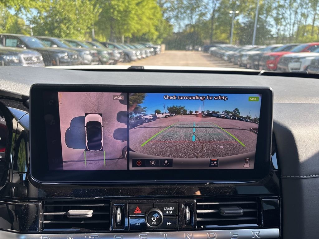 New 2026 Nissan Pathfinder SL image 11