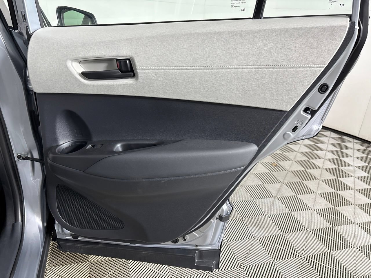Used 2025 Toyota Corolla Cross L FWD image 27