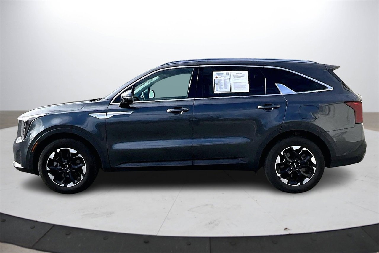 Used 2024 Kia Sorento S image 6