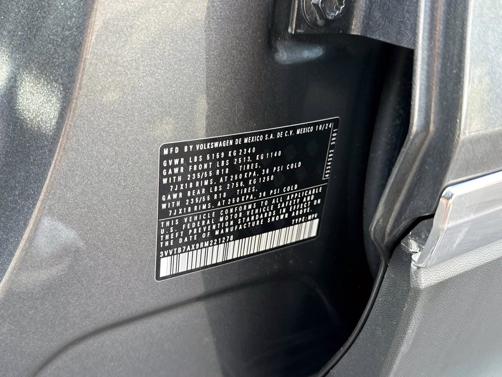 Used 2024 Volkswagen Tiguan Wolfsburg Edition image 32