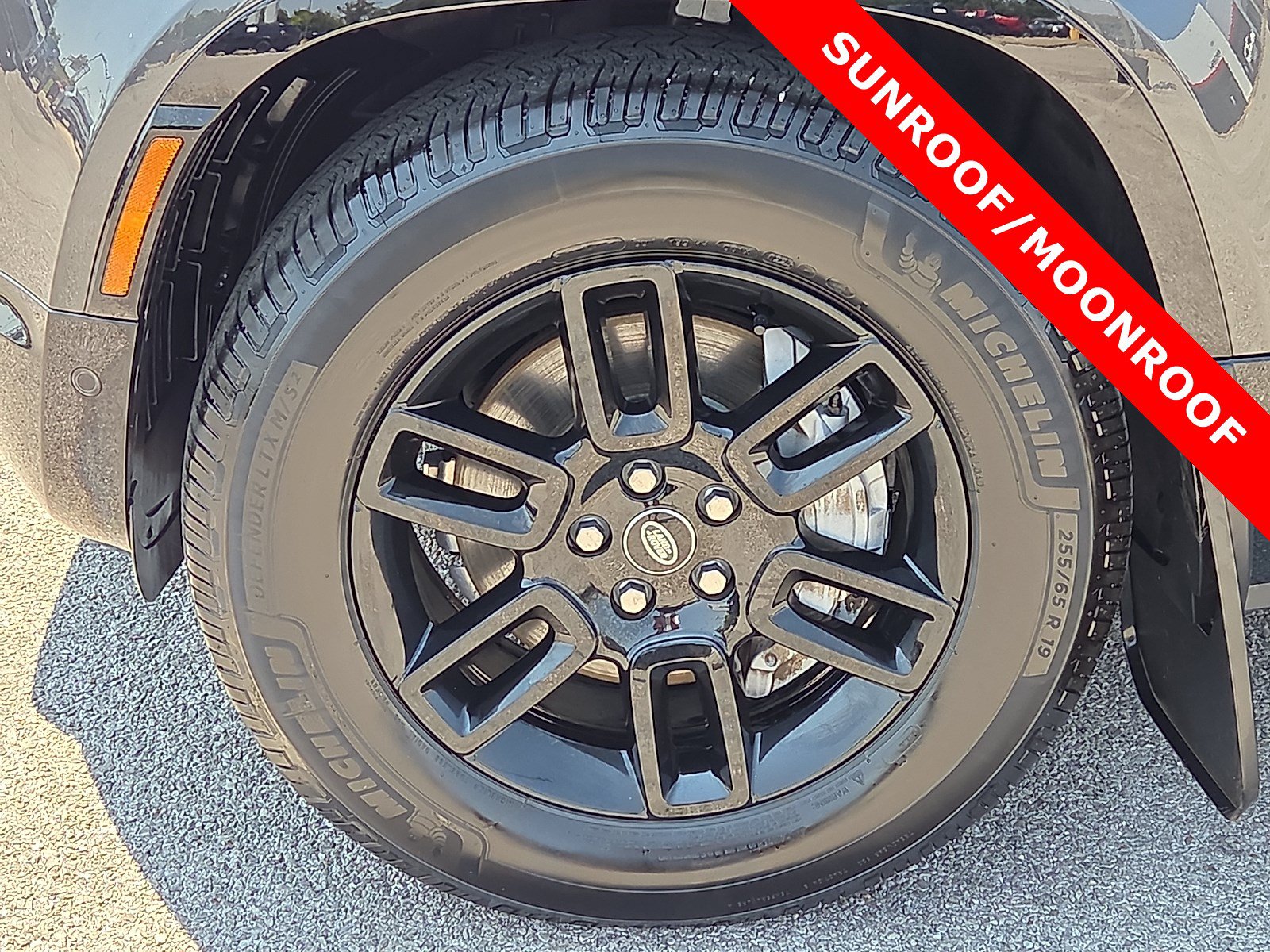 Used 2024 Land Rover Defender 110 X-Dynamic SE AWD/4WD image 7