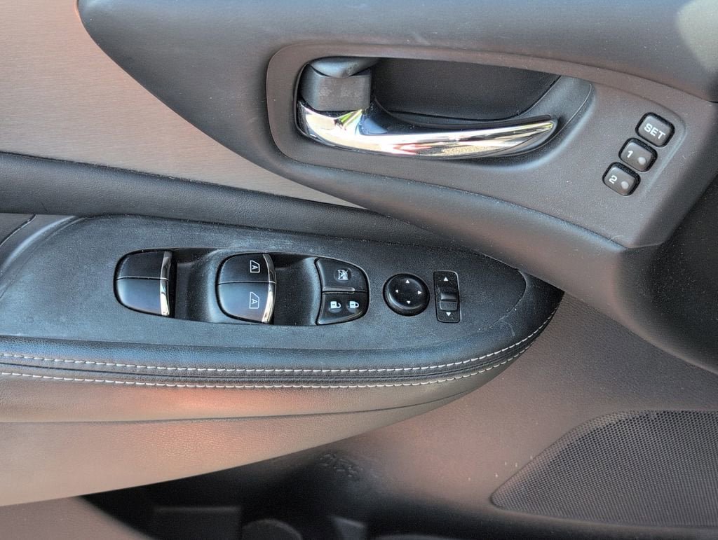 Used 2020 Nissan Murano SL w/ Moonroof Package FWD image 16