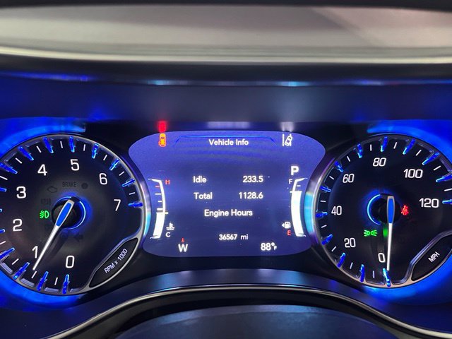 Used 2025 Chrysler Pacifica Limited FWD image 18
