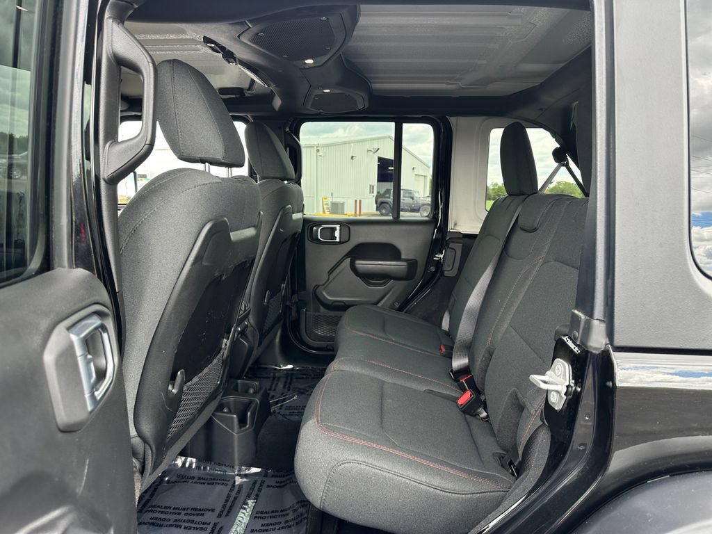 Used 2025 Jeep Wrangler Unlimited Rubicon AWD/4WD image 39