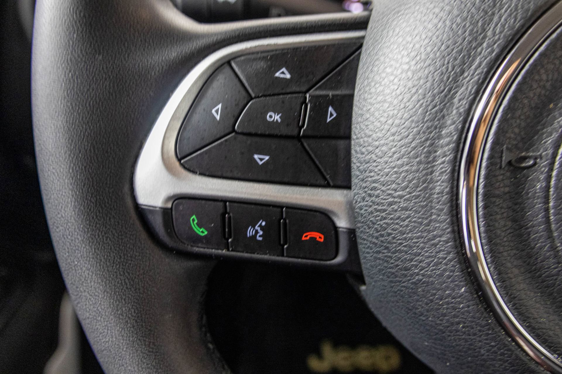 Used 2019 Jeep Renegade Latitude FWD image 29