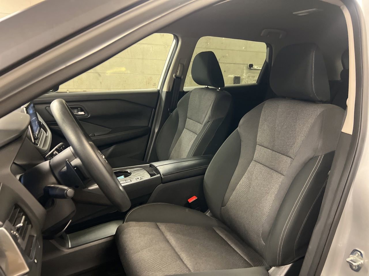 Used 2024 Nissan Rogue SV FWD image 17