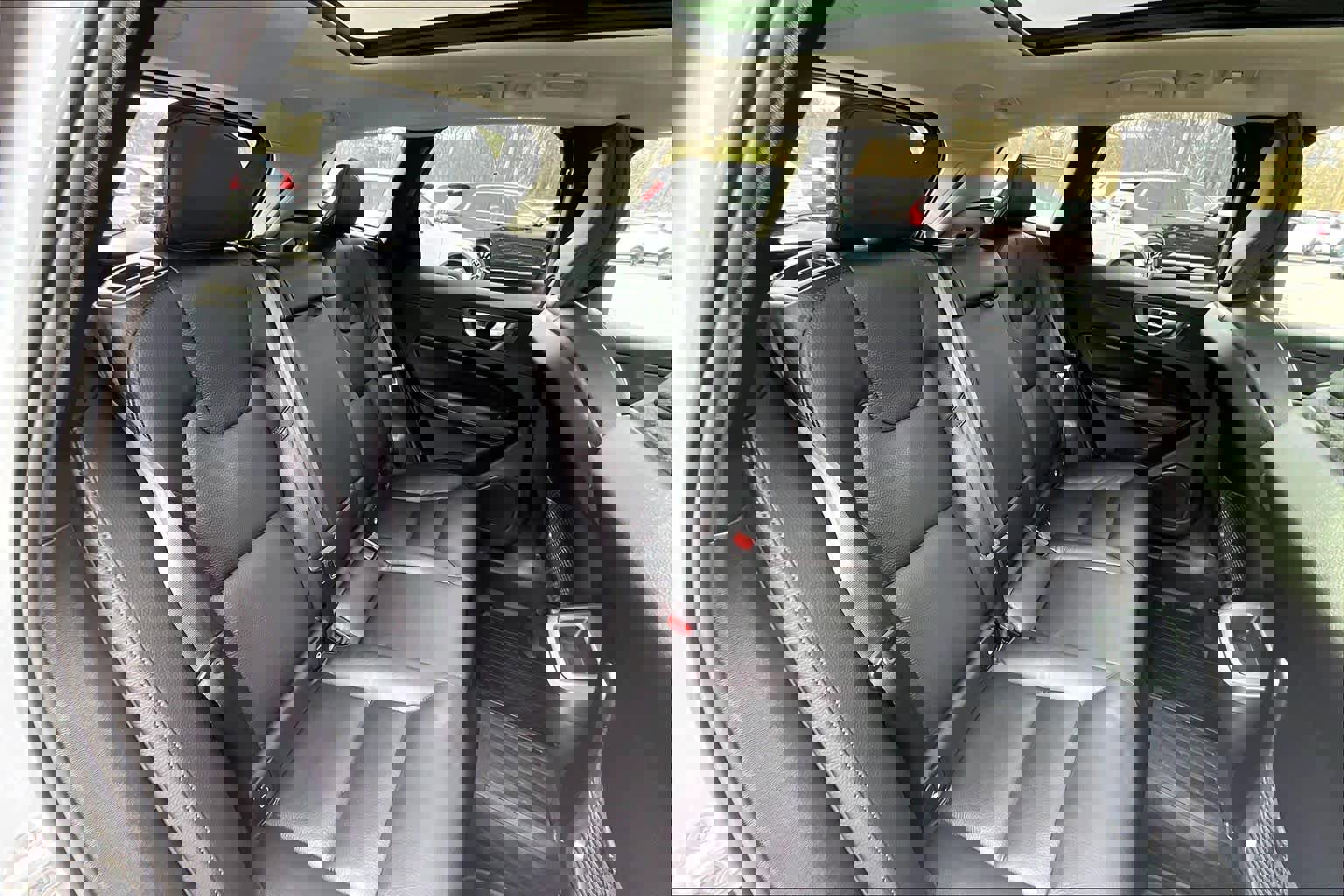 Certified 2024 Volvo XC60 B5 Plus w/ Protection Package Premier image 19