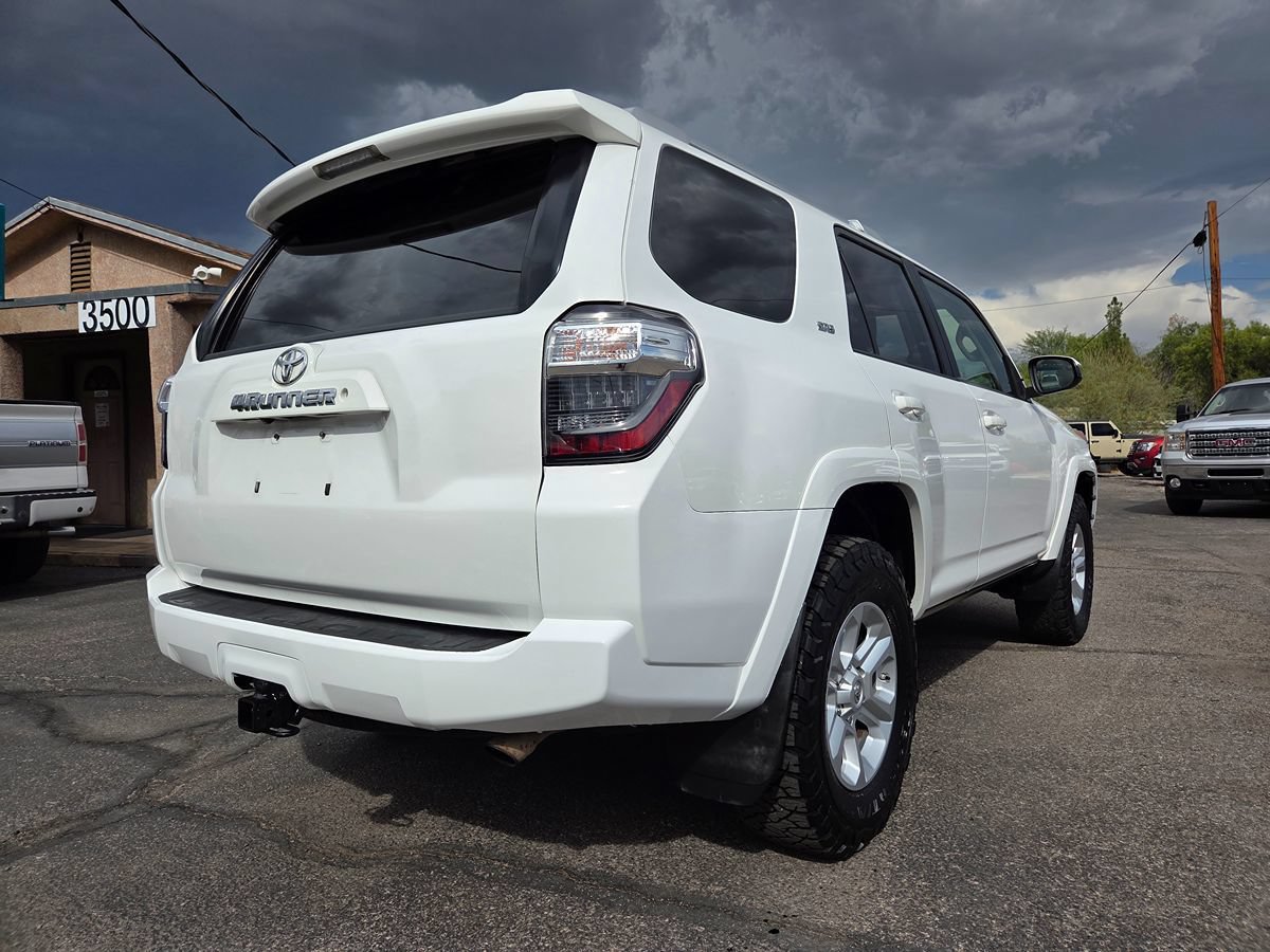 Used 2018 Toyota 4Runner SR5 AWD/4WD image 10