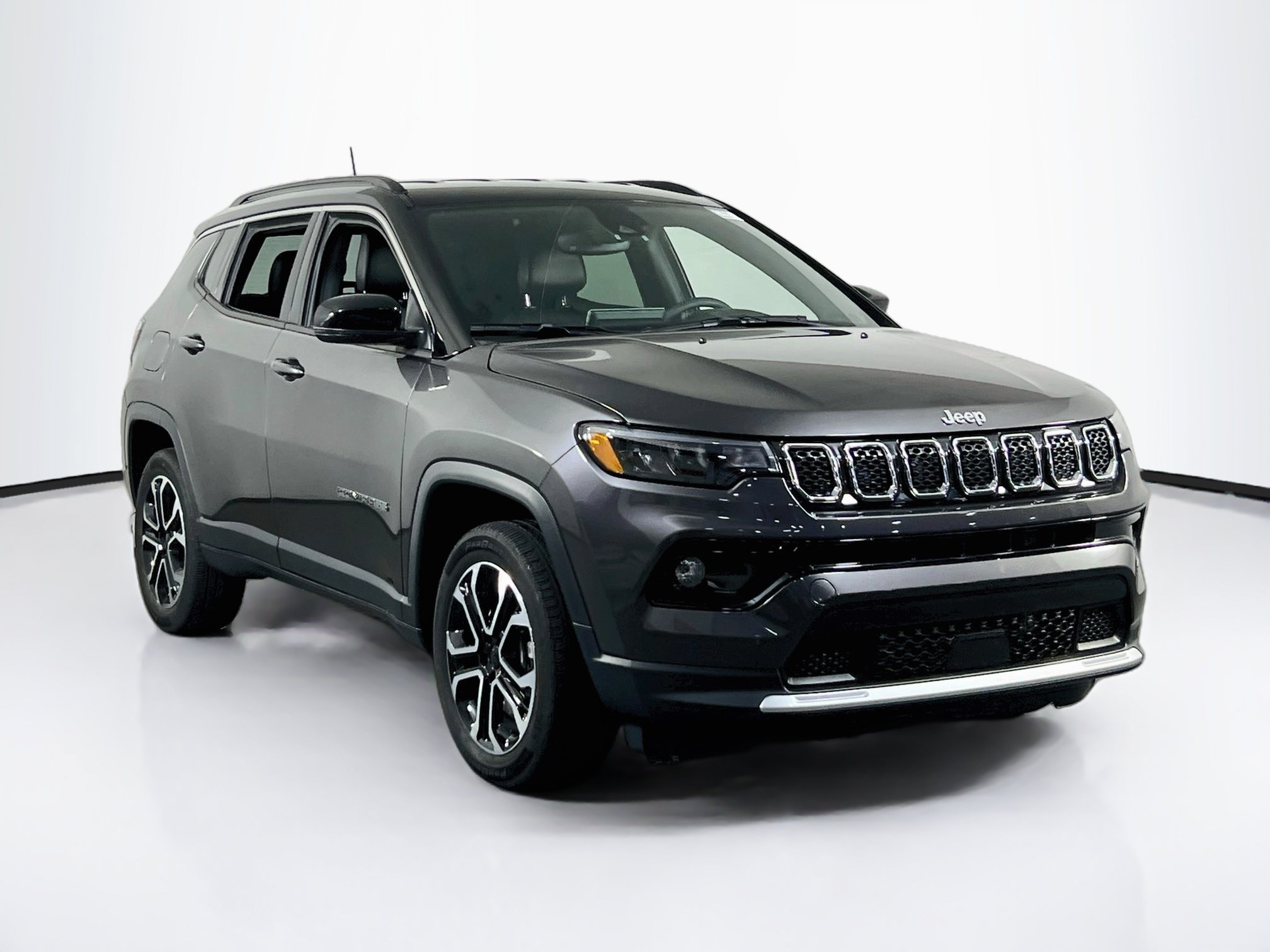 Used 2023 Jeep Compass Limited AWD/4WD image 3