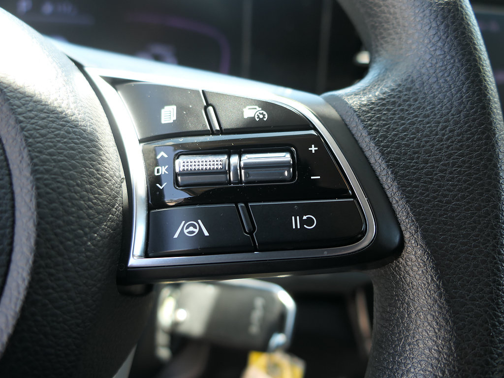 Used 2024 Kia Seltos LX AWD/4WD image 16