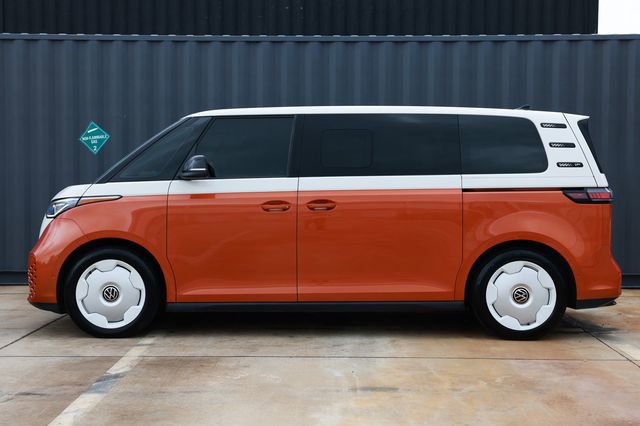Used 2025 Volkswagen ID. Buzz 1st Edition RWD image 4