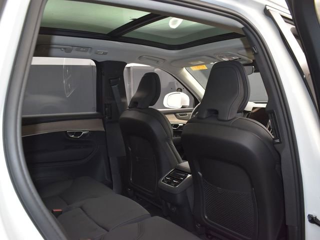 Used 2025 Volvo XC90 B5 Plus w/ Protection Package Premier image 12