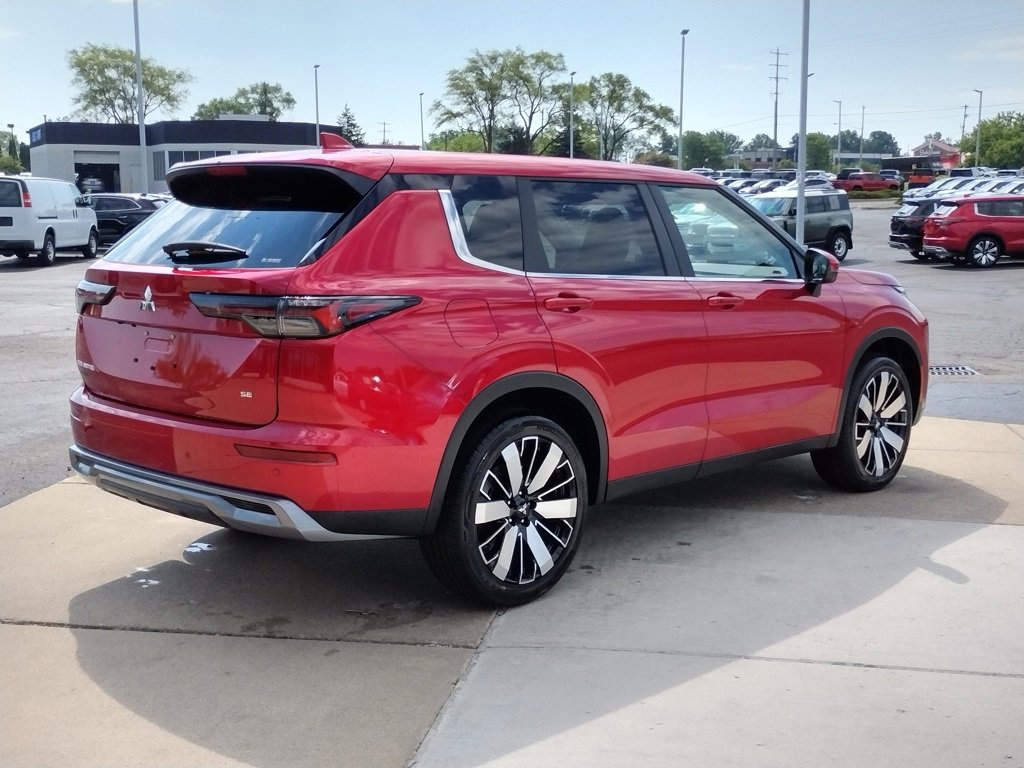 New 2025 Mitsubishi Outlander SE image 16