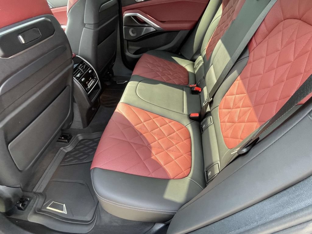 Used 2025 BMW X6 M60i AWD/4WD image 16