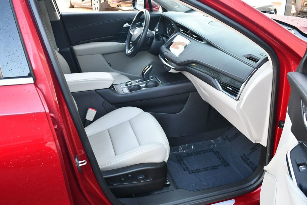 Used 2021 Cadillac XT4 Premium Luxury w/ Driver Awareness Package image 38