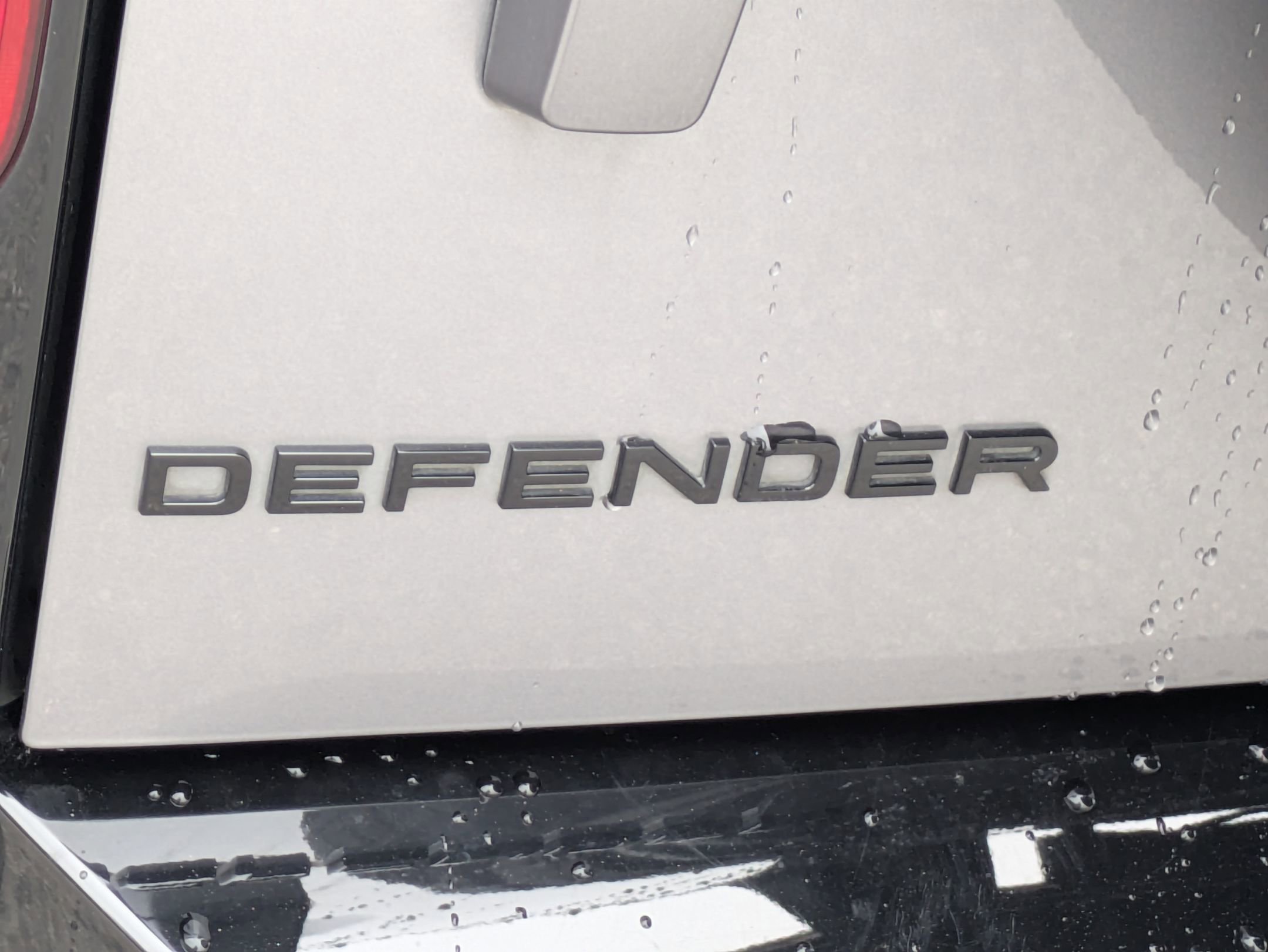 Certified 2024 Land Rover Defender 110 X-Dynamic SE image 33