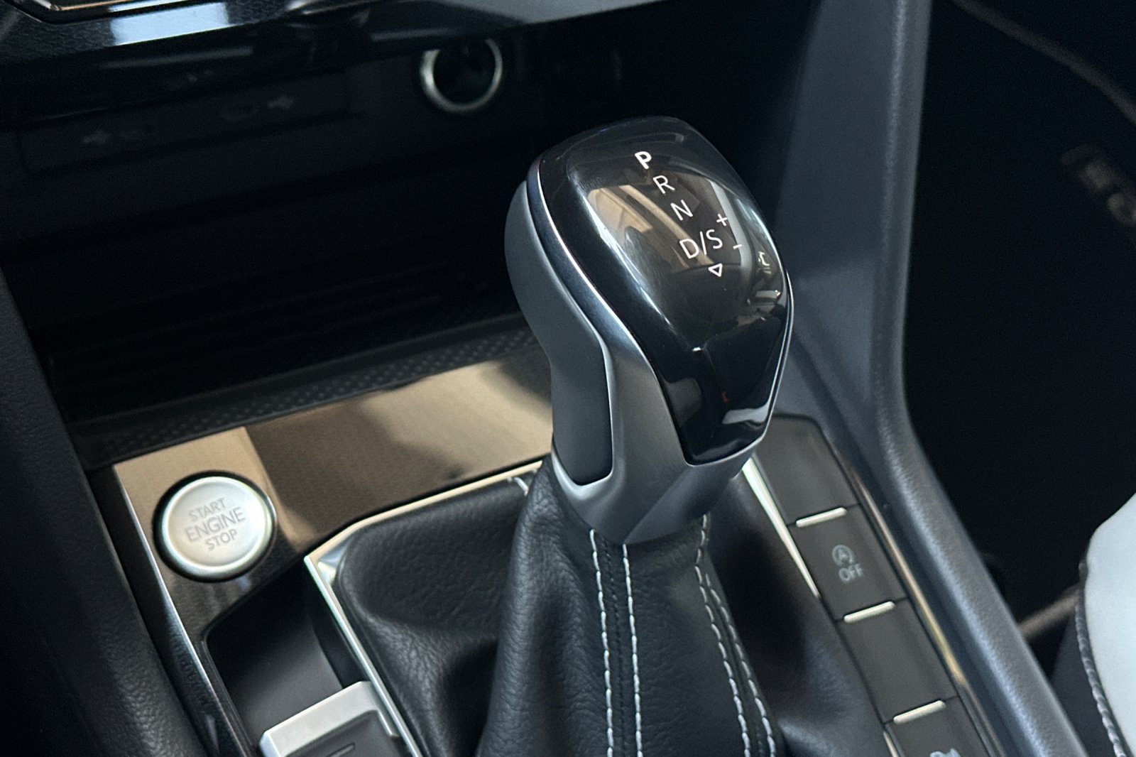 New 2026 Volkswagen Taos SE FWD image 19