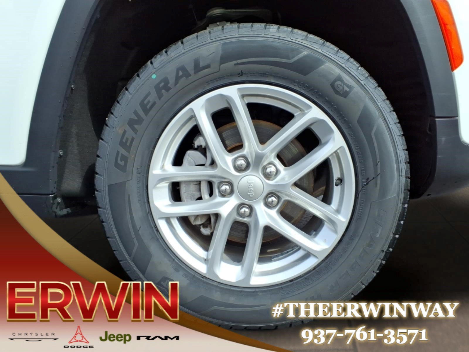 Certified 2024 Jeep Grand Cherokee Laredo X w/ Luxury Tech Group I AWD/4WD image 9