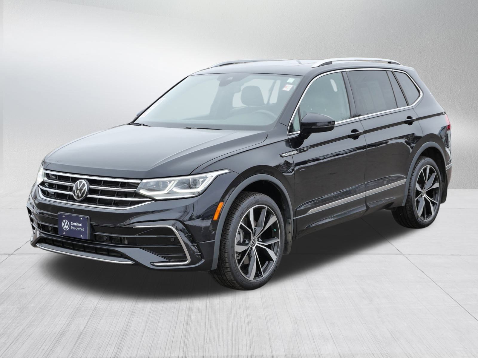 Certified 2022 Volkswagen Tiguan SEL R-Line image 3
