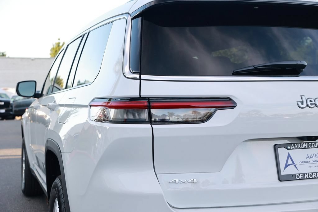 New 2026 Jeep Grand Cherokee L Laredo w/ Trailer Tow Package AWD/4WD image 10