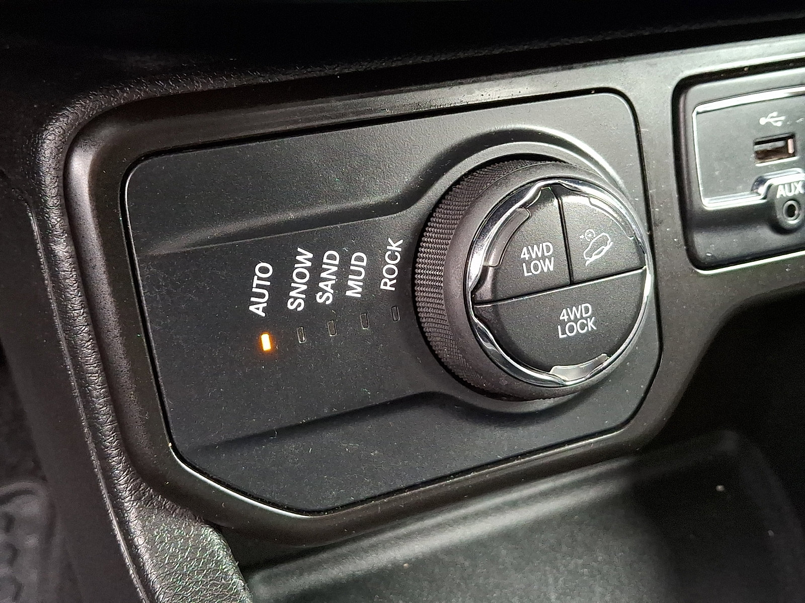 Used 2023 Jeep Renegade Trailhawk image 25