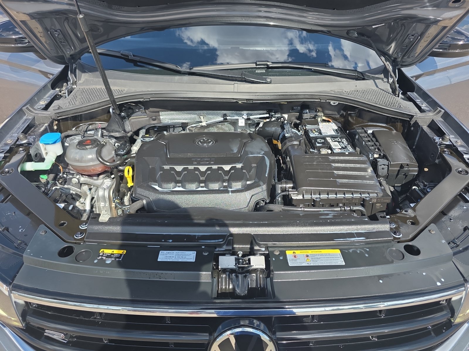 Used 2024 Volkswagen Tiguan SE R-Line FWD image 21
