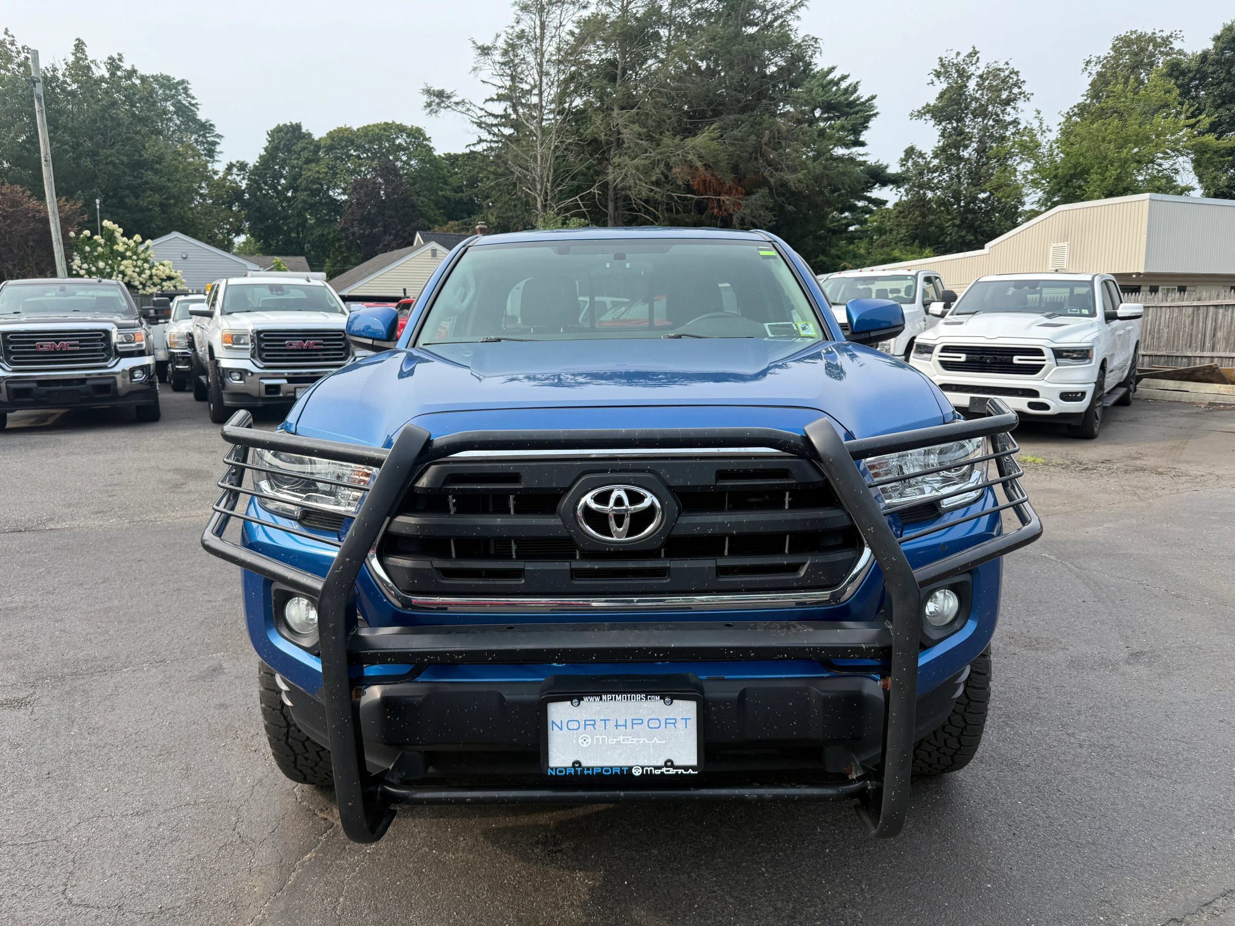 Used 2016 Toyota Tacoma SR5 w/ Towing Package AWD/4WD image 3