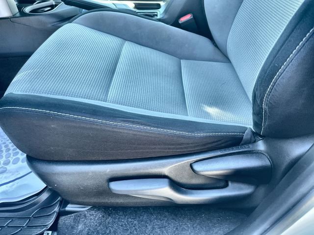 Used 2016 Toyota RAV4 XLE image 16