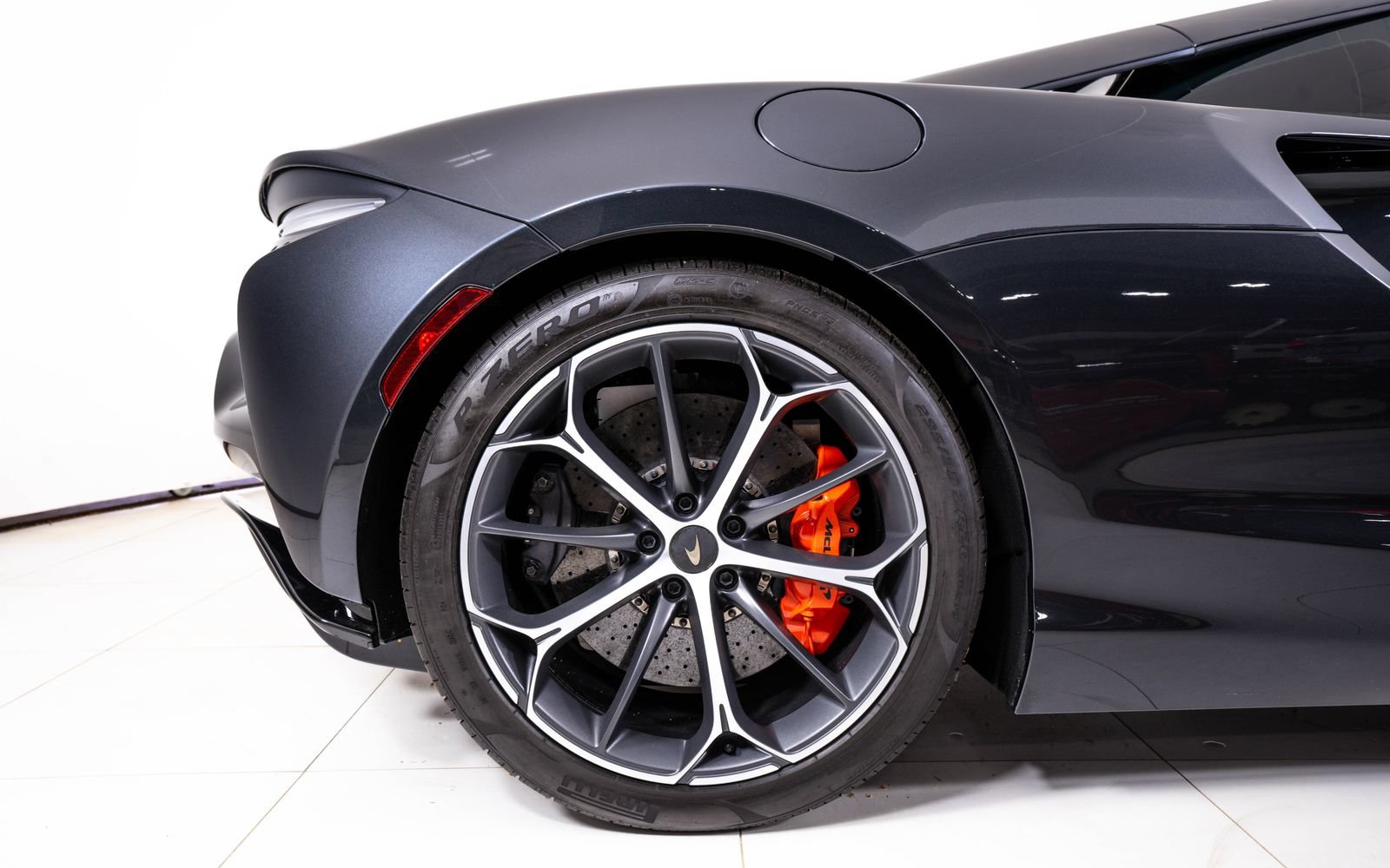 Used 2025 McLaren Artura RWD image 16