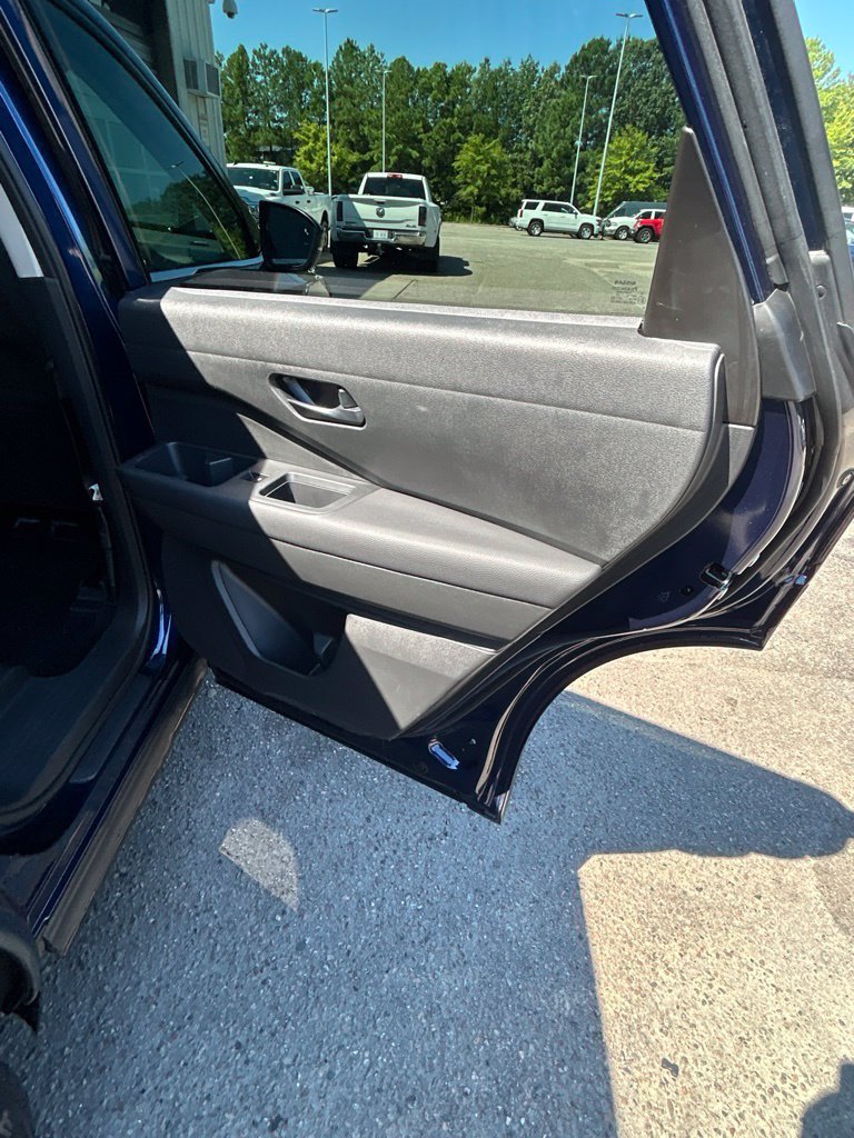 Used 2025 Nissan Pathfinder SV FWD image 14
