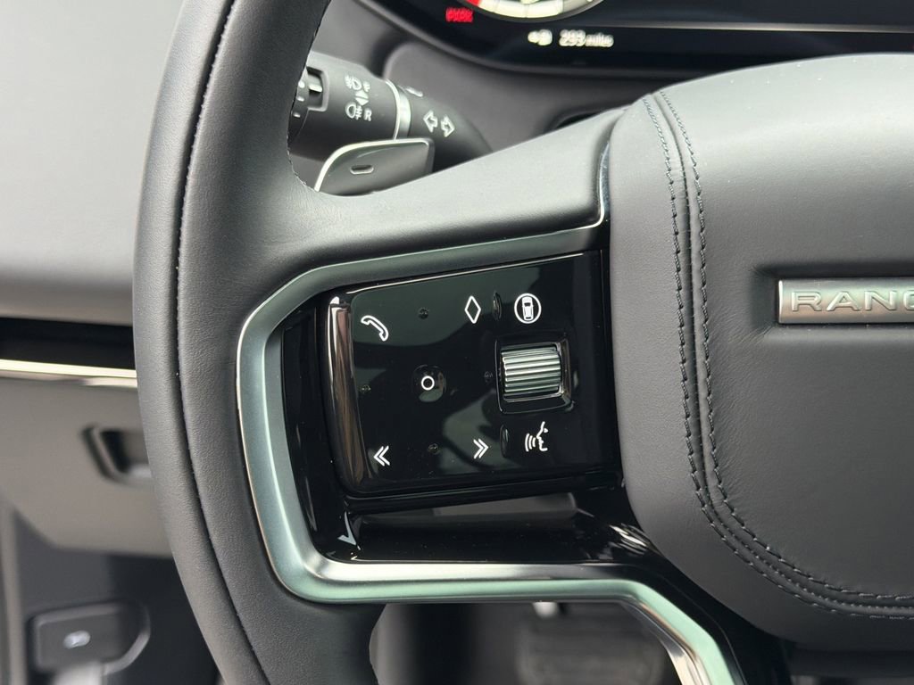 Used 2025 Land Rover Range Rover Sport SE image 23