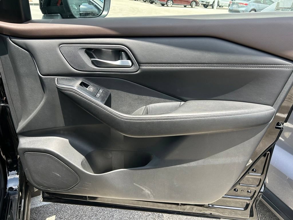 Used 2023 Nissan Rogue SL w/ SL Premium Package FWD image 43