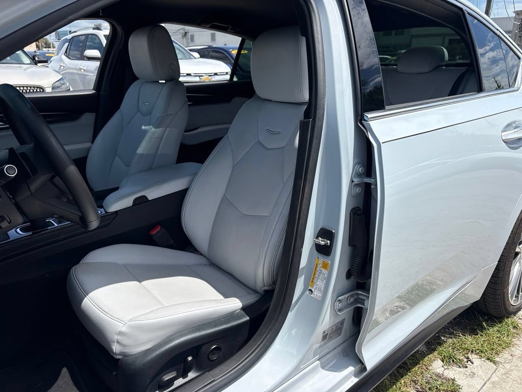 Used 2022 Cadillac CT5 Premium Luxury RWD image 9