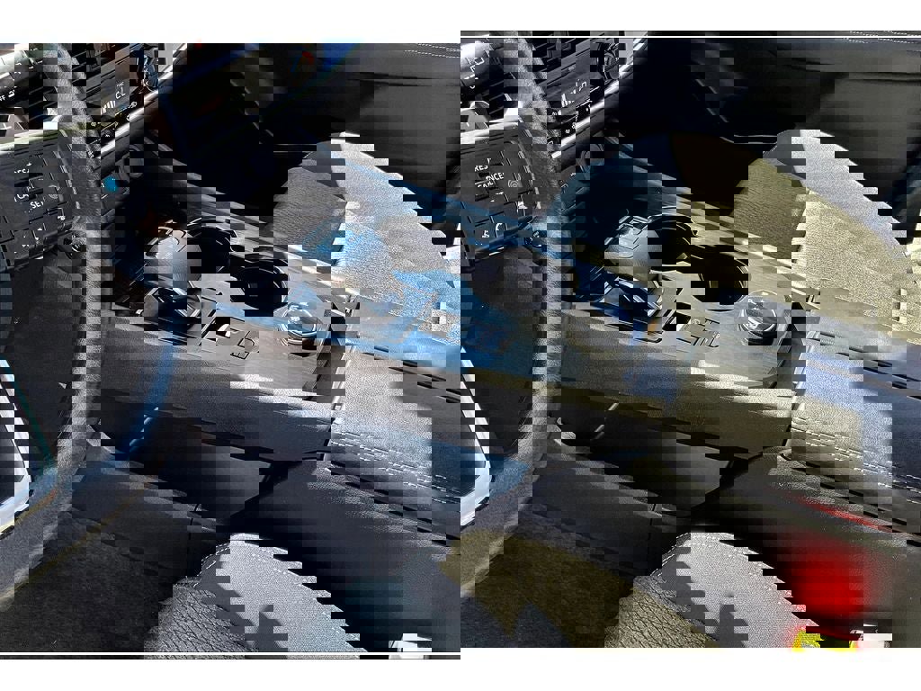 Used 2024 Nissan Rogue SV image 15