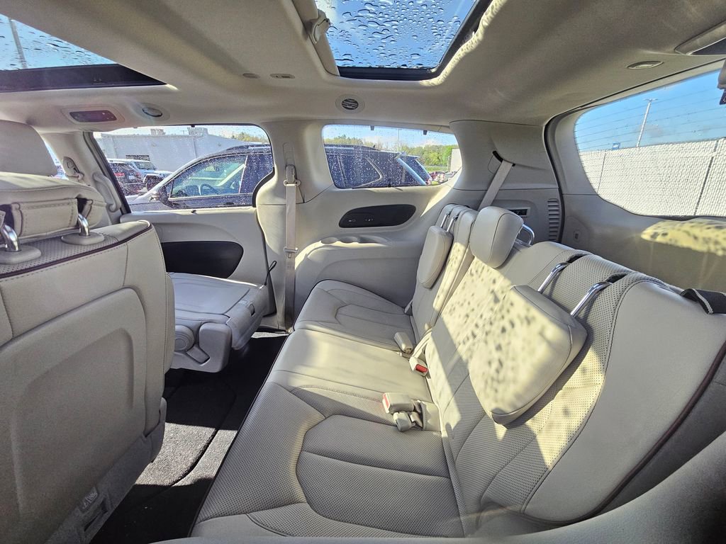 Used 2019 Chrysler Pacifica Limited FWD image 10