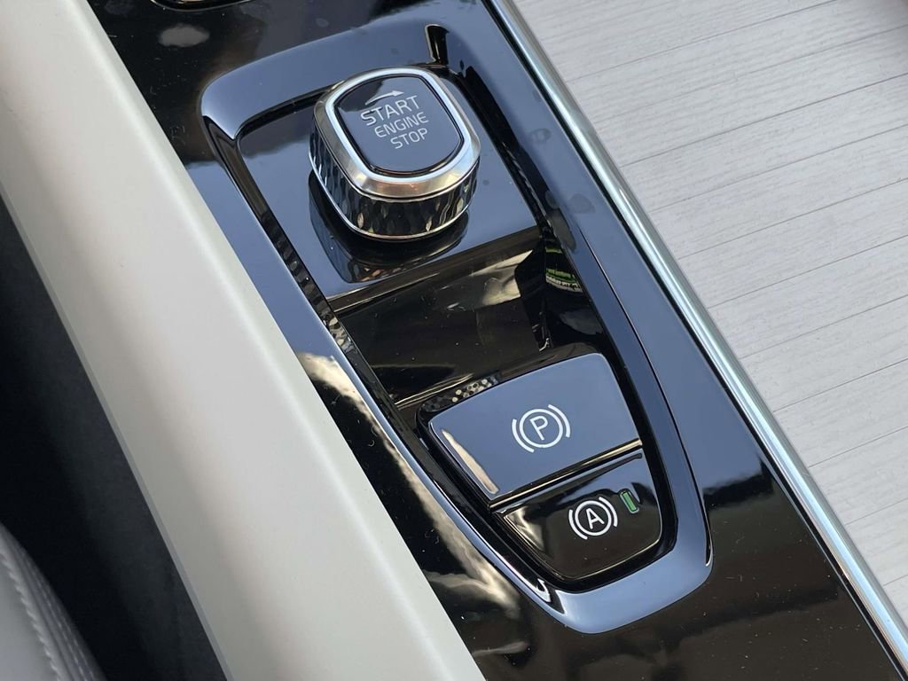 New 2026 Volvo XC60 B5 Ultra w/ Protection Package Premier image 21