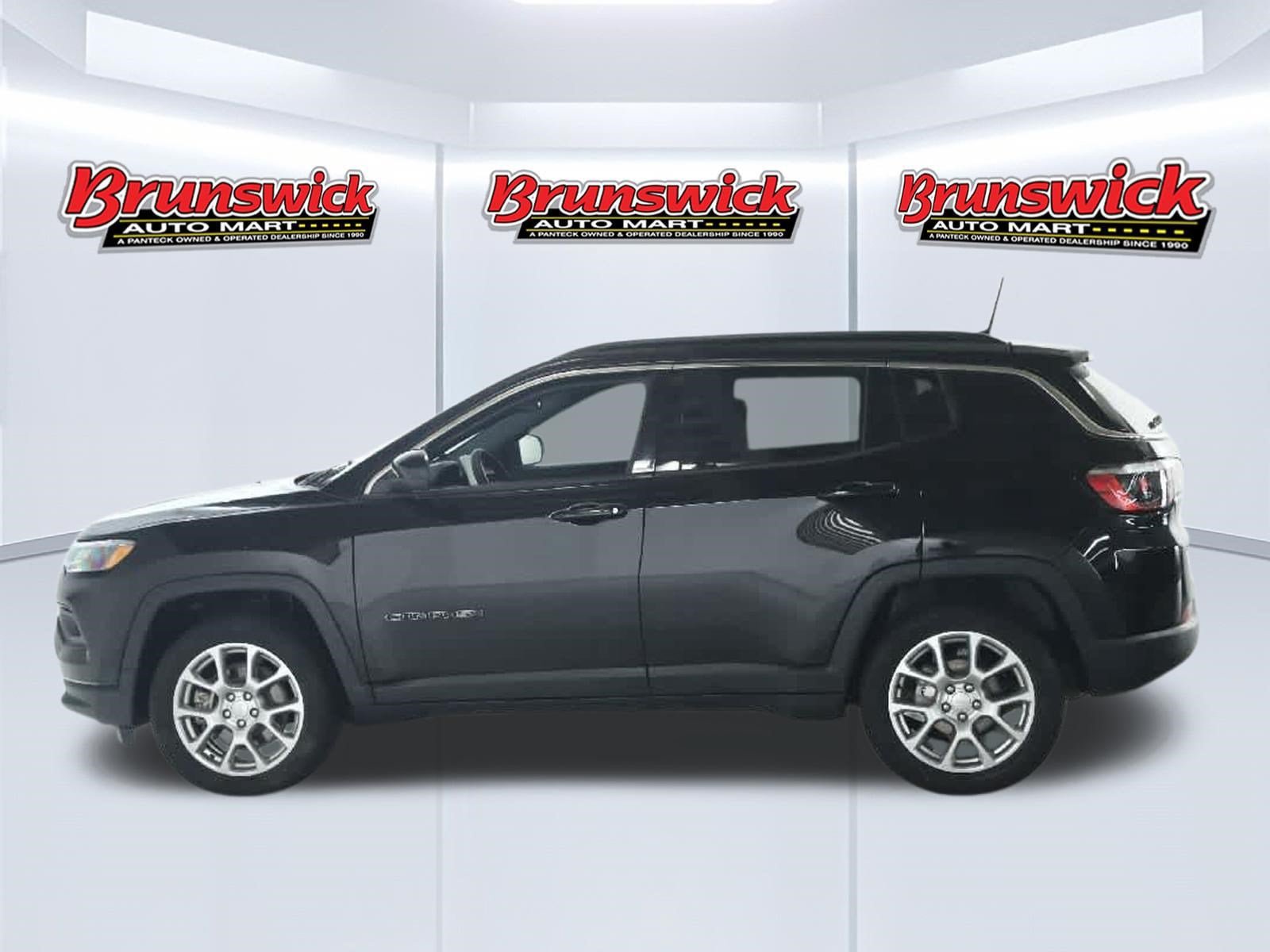 Used 2023 Jeep Compass Latitude AWD/4WD image 38
