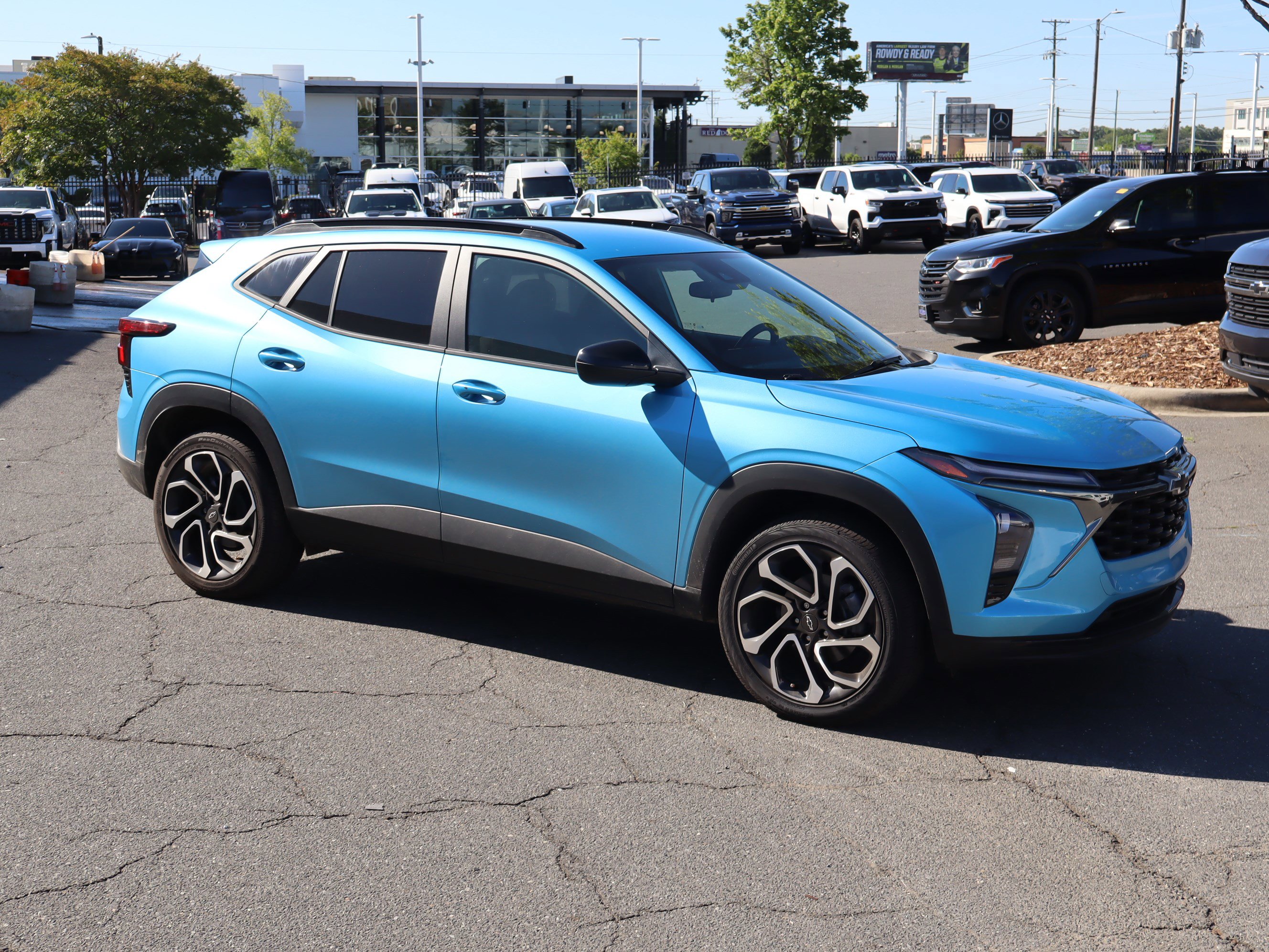 Used 2025 Chevrolet Trax RS w/ Driver Confidence Package FWD image 2