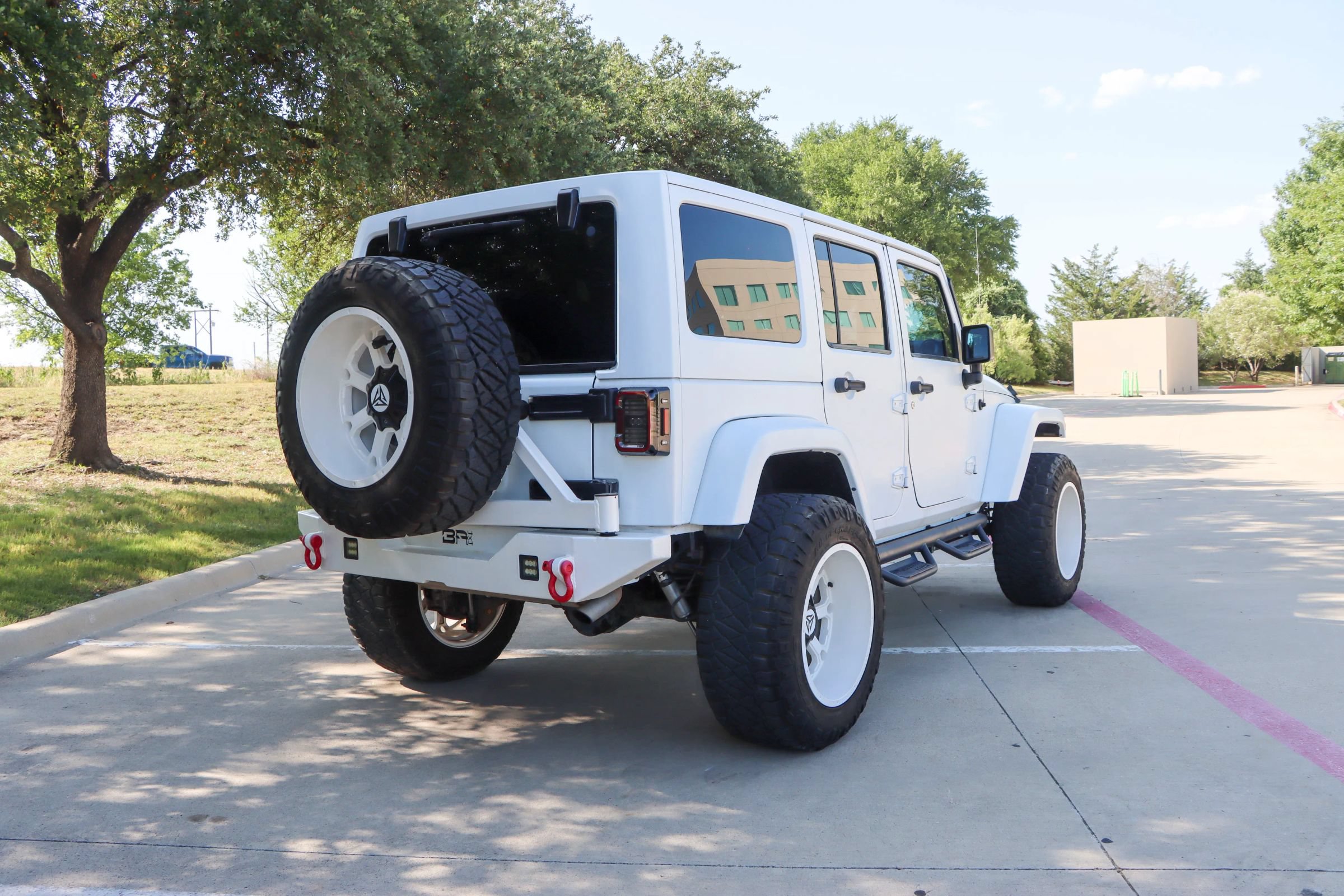 Used 2015 Jeep Wrangler Unlimited Sahara w/ Connectivity Group AWD/4WD image 7