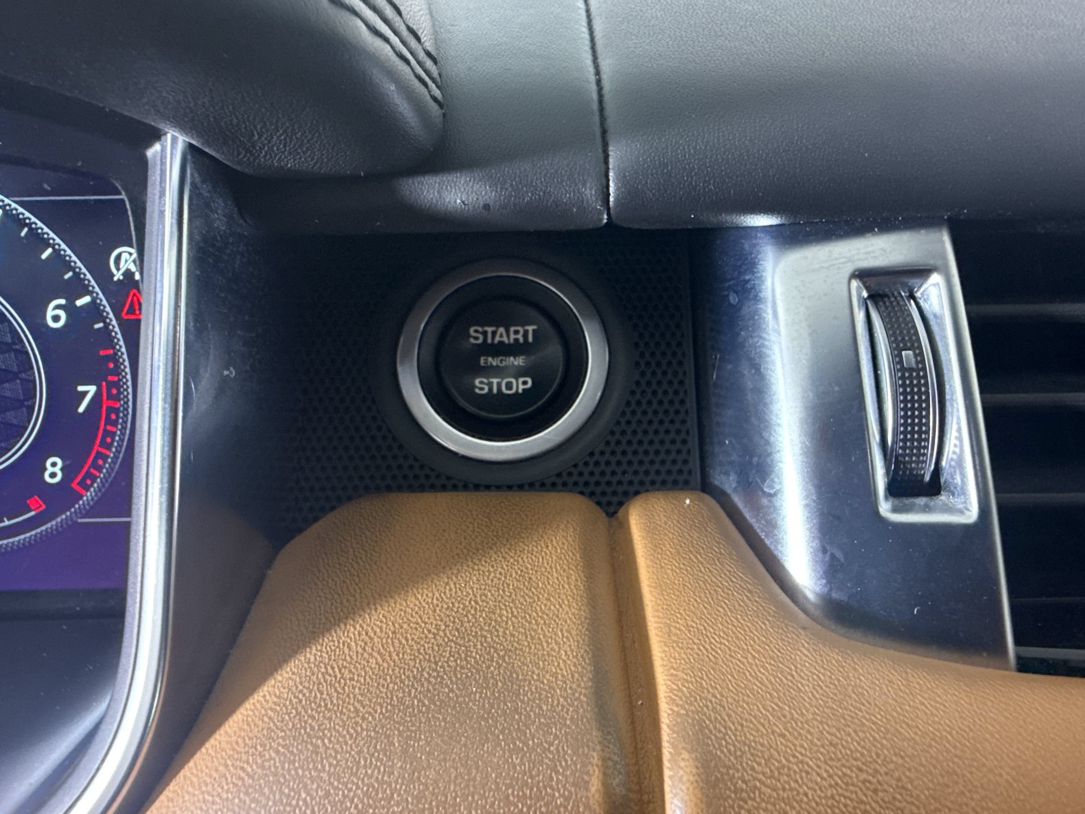 Used 2018 Land Rover Range Rover Sport SVR AWD/4WD image 16